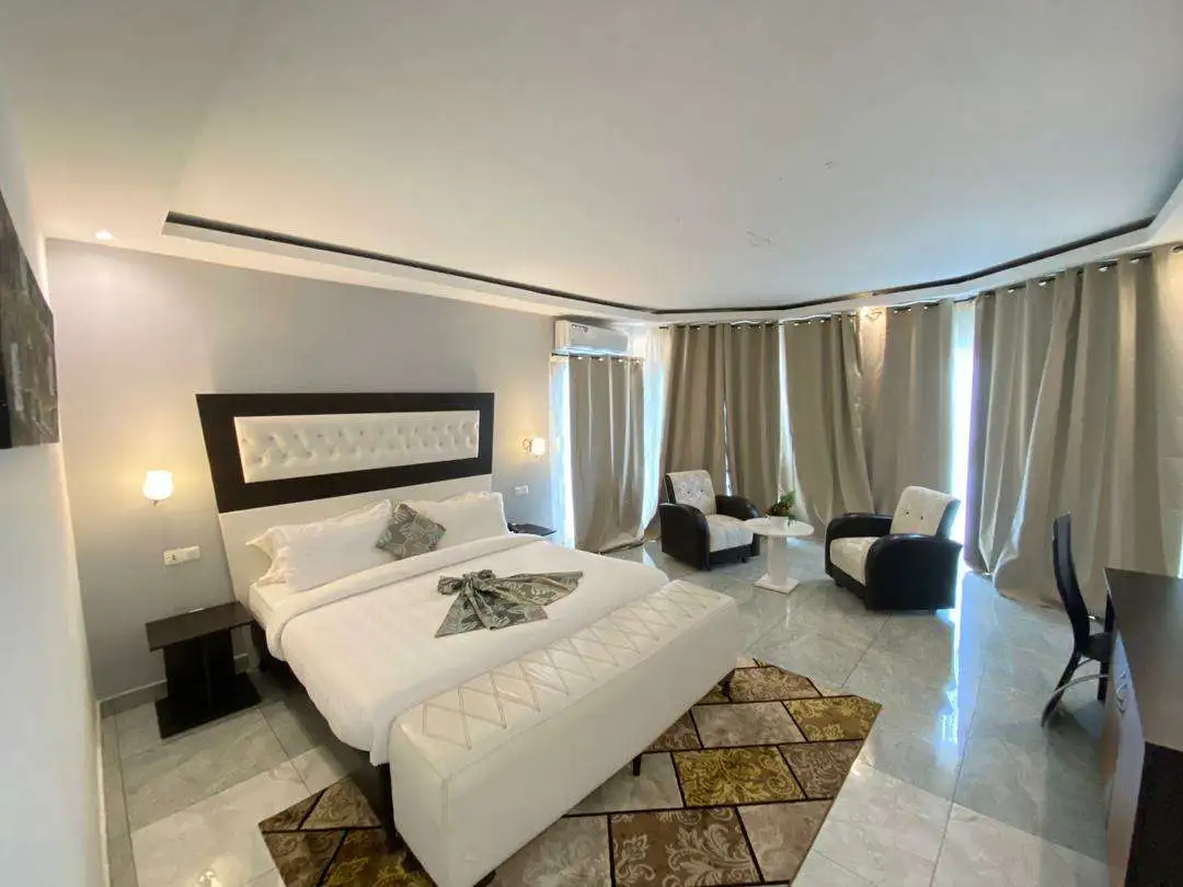 FINI-HOTEL 2