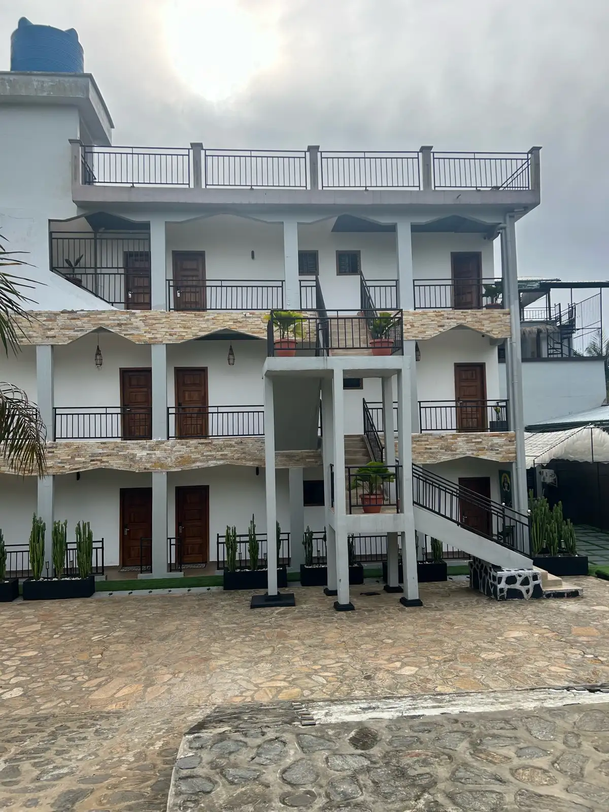 EDEN BREEZE INN 5