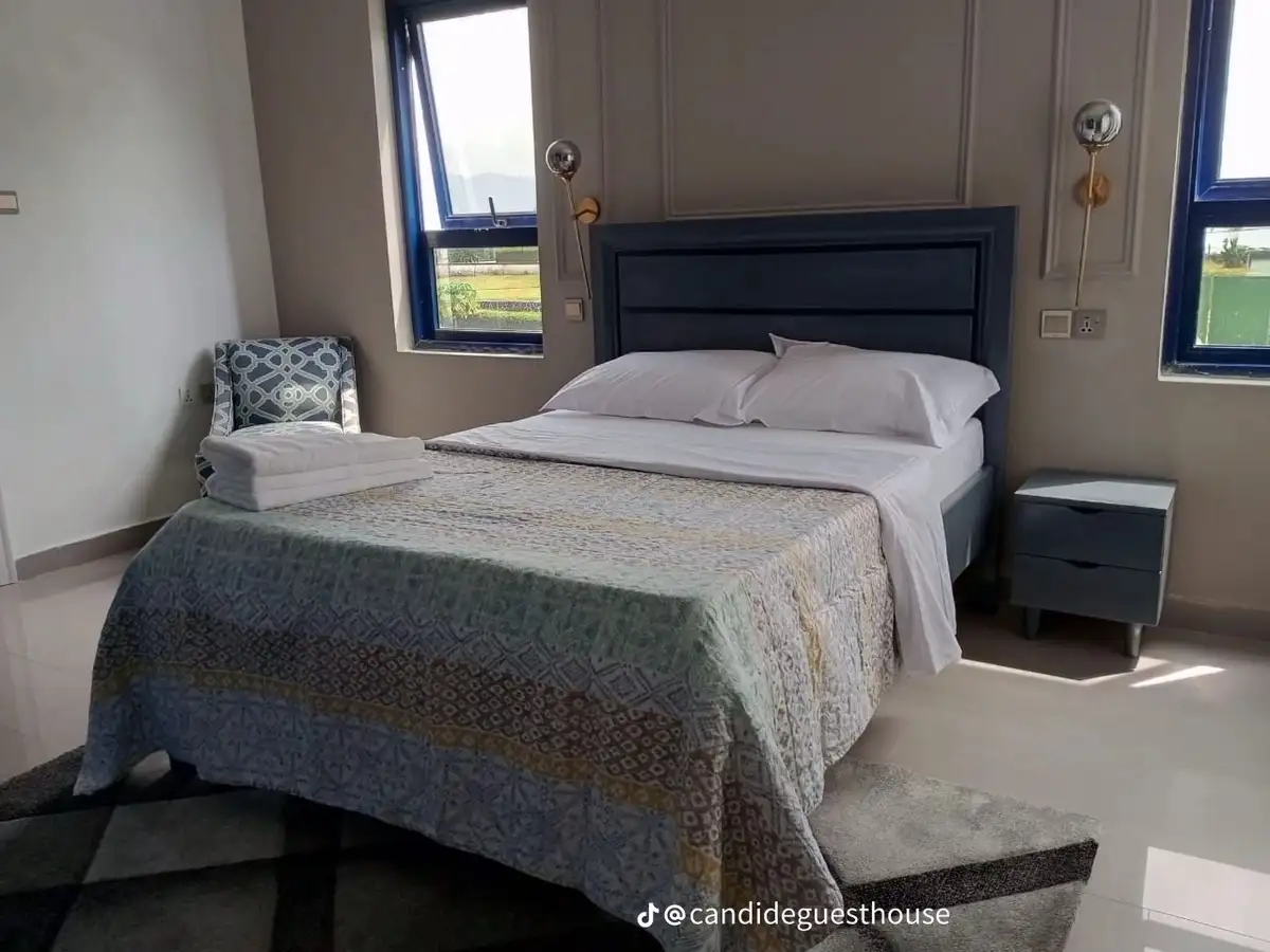 CANDID GUESTHOUSE 4