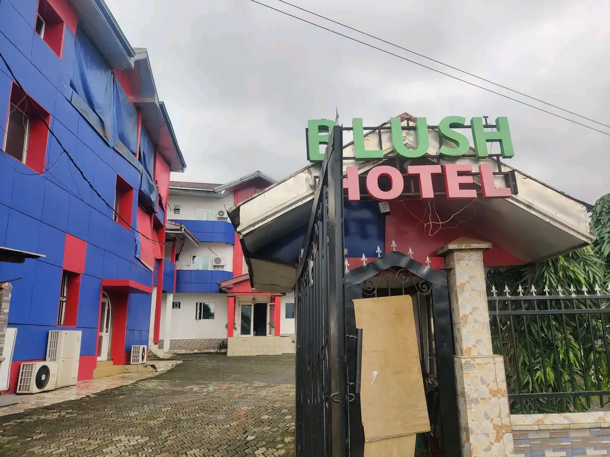BLUSH HOTEL 2
