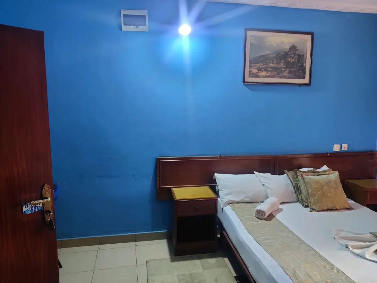 BLUSH HOTEL 5